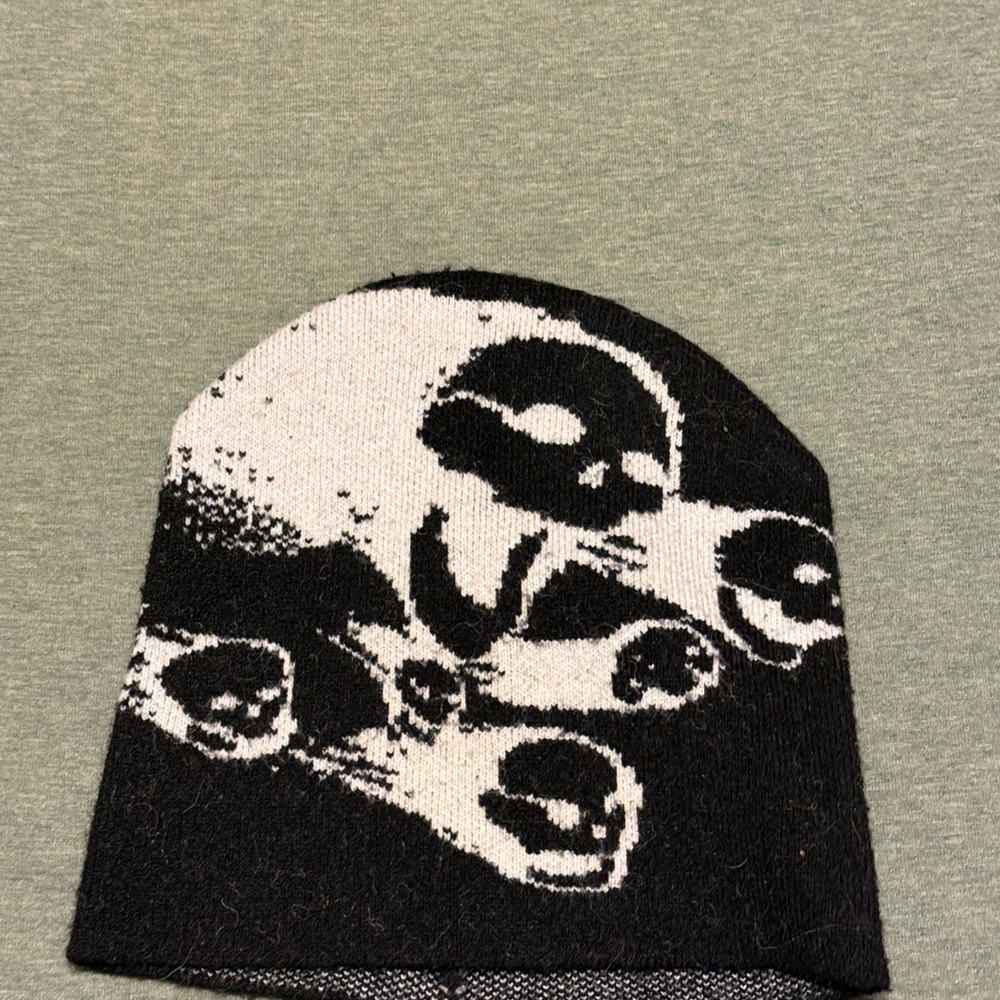 Mens Skull Beanie - Black and White
